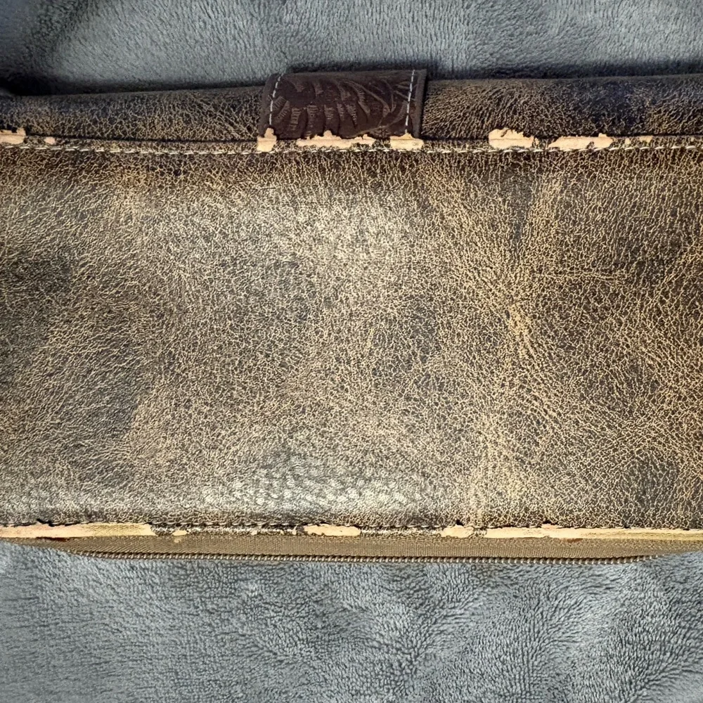Vintage Brown Leather Clutch with Ornate Buckle - Picture 7 of 8
